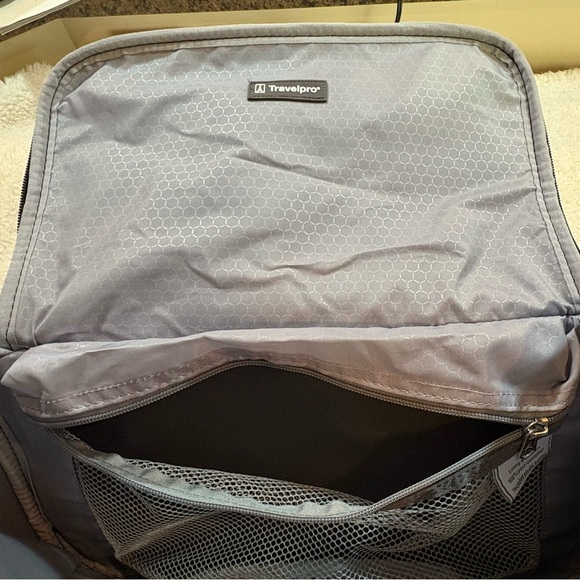 TRAVELPRO Black Maxlite 5 Soft Tote - Picture 4 of 12